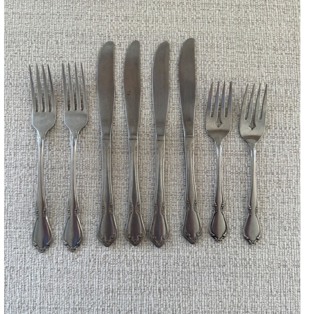 Oneida Chateau Stainless Flatware 8 Pc Lot 4 Dinner Knives 2 Forks 2 Salad Forks